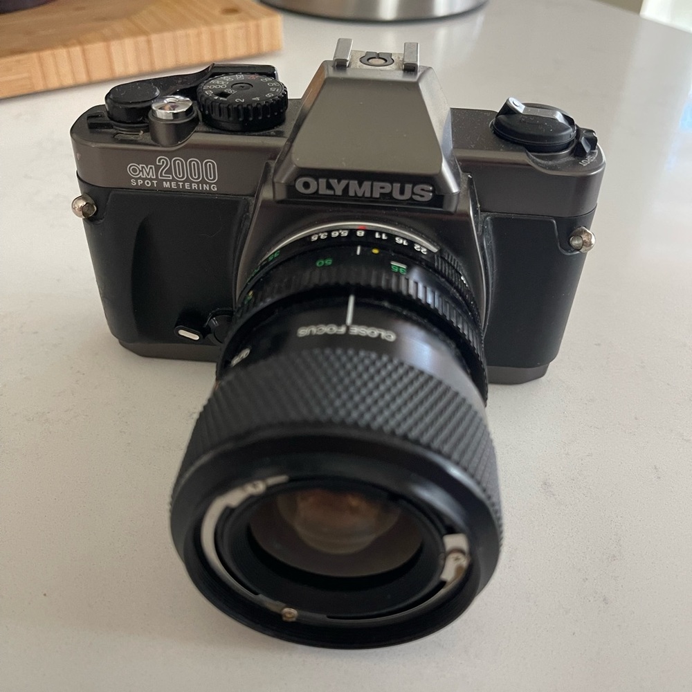 Olympus OM2000 Film Camera